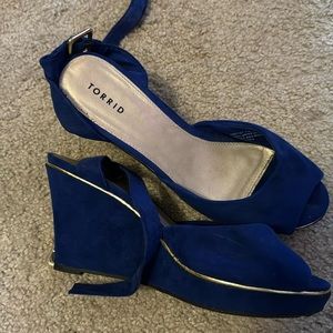 Colbolt blue wedges